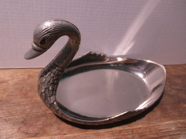 Hopeoitu joutsenvati, tummempi pohja